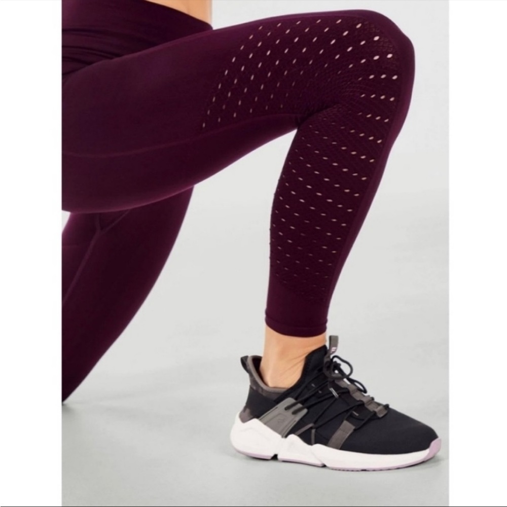 XS Fabletics NWT Sync Seamless High Waisted Burgundy Leggings